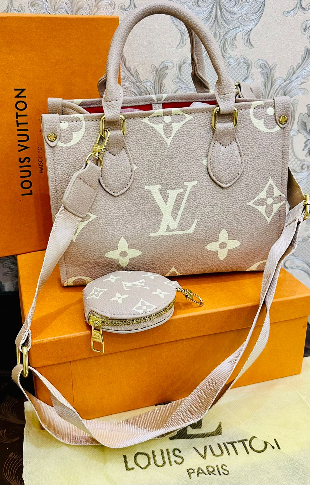 LOUIS VUITTON BAG
